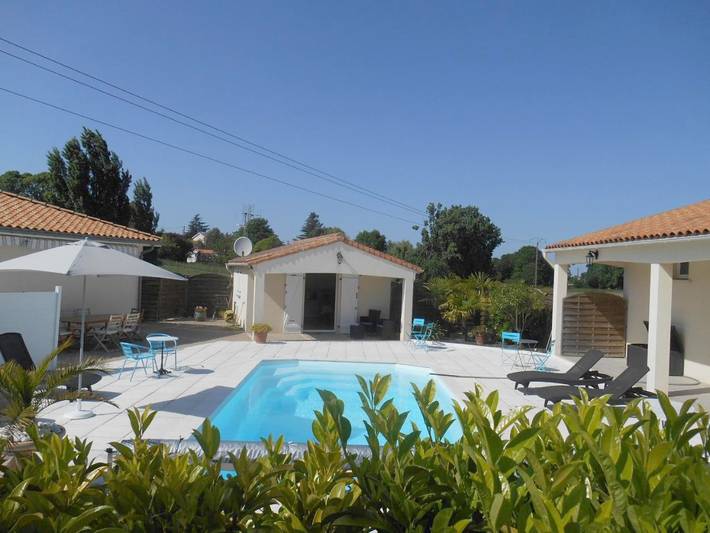Cottage pour 2 personnes, avec jardin ainsi que terrasse et vue à Cozes