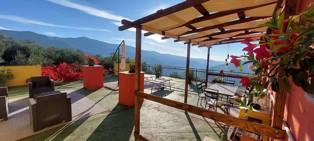 Gîte pour 5 personnes, avec balcon, animaux acceptés à Lucinasco