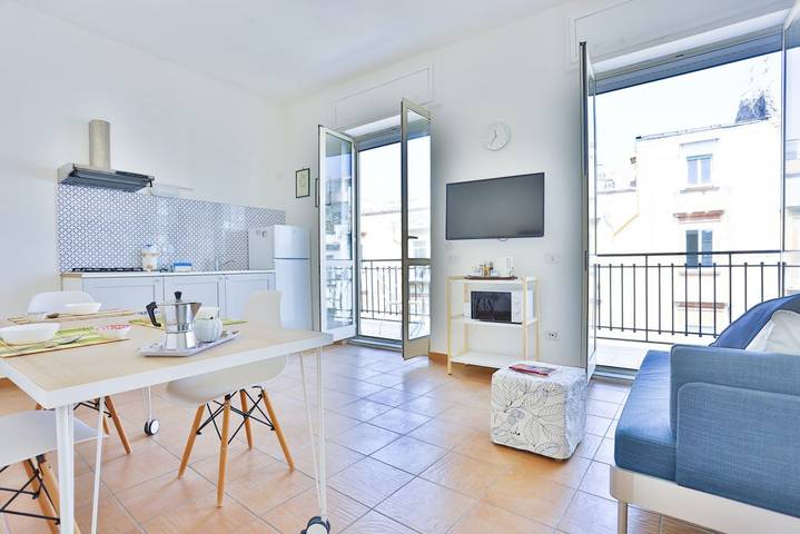 Ganze Wohnung, Ferienwohnung für 2 Personen mit Balkon/Terrasse in Neapel, Neapel Provinz