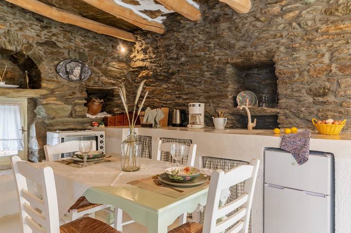 Ferienhaus 'Oak Farm Traditional Guesthouse' mit Meerblick, privater Terrasse und Wlan in Fallika, Andros
