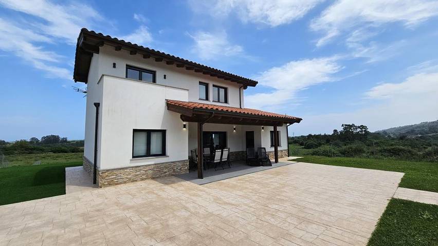 Chalet para 6 personas, con vistas y jardín, Se admiten mascotas en Llanes