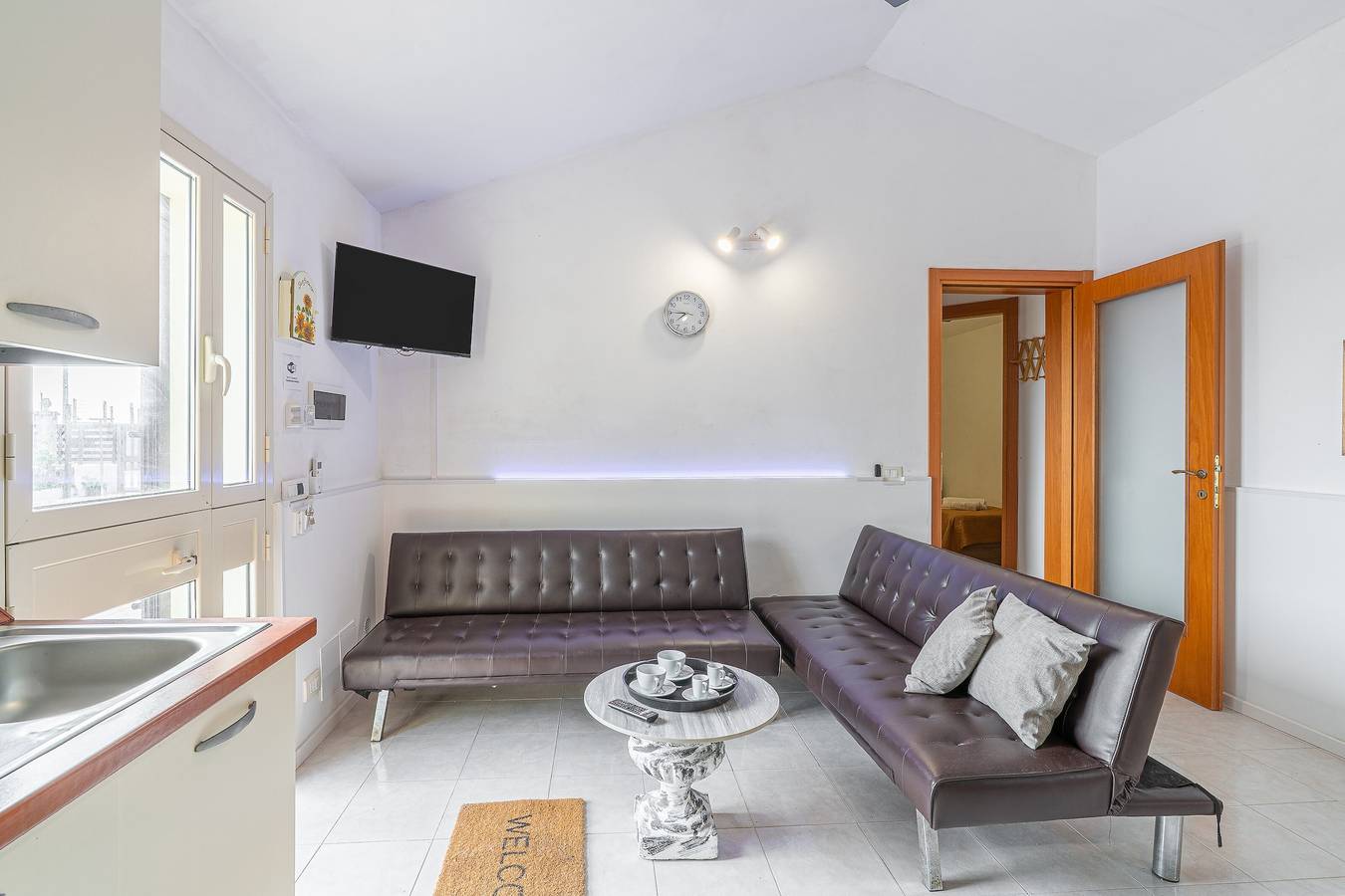 Entire apartment, Apartment 'Casa Gardenia Fronte Mare' with Sea View, Wi-Fi and Air Conditioning in Santa Maria del Focallo, Ispica