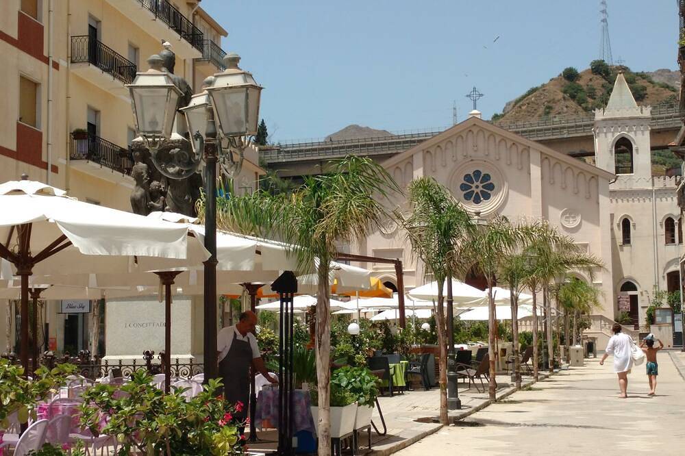 Entire apartment, Icaro Apartment - Letojanni, Sicily in Letojanni, Messina Province