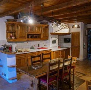 Location de vacances pour 7 personnes, avec terrasse, animaux acceptés à Saint-Laurent-du-Cros