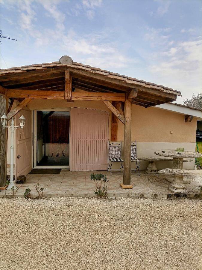 Location de vacances pour 3 personnes, avec terrasse et vue, animaux acceptés à Saint-Avit-Saint-Nazaire