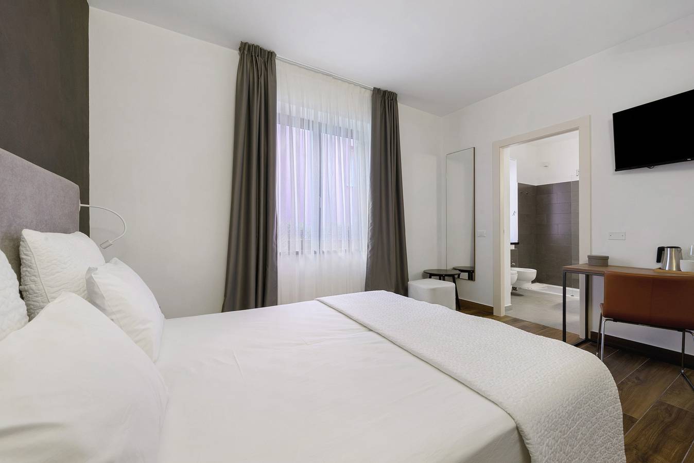 Zimmer 'Insula Felix Matrimoniale' mit gemeinsamer Terrasse, Wi-Fi und Klimaanlage in Moniga del Garda, Gardasee-Berge