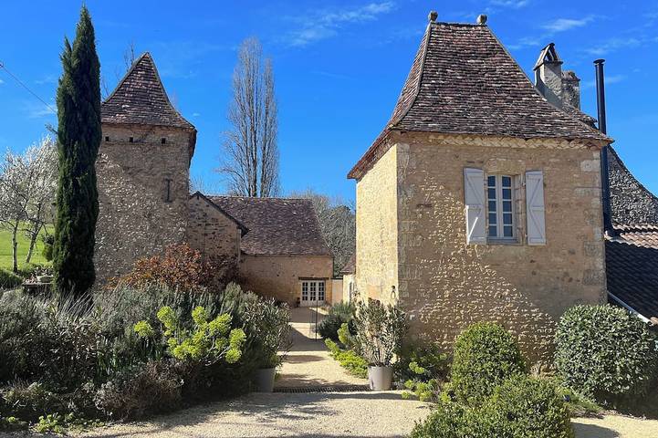 Location de vacances pour 8 personnes, avec jardin et terrasse à Savignac-de-Miremont