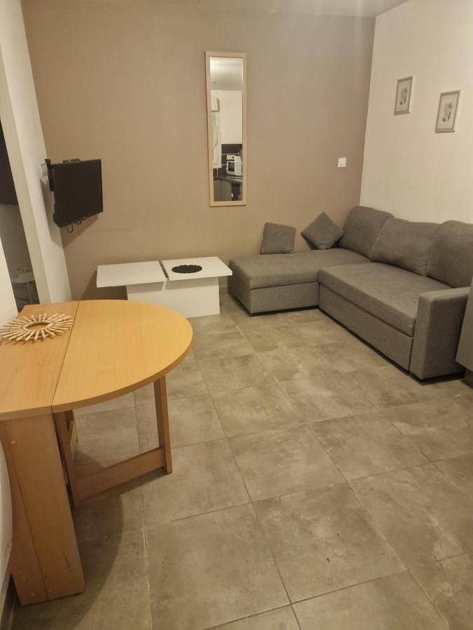 Location de vacances pour 3 personnes, animaux acceptés à Milhaud - 2