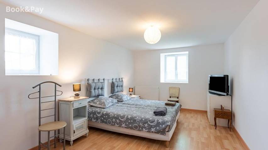 Location de vacances pour 7 personnes, avec terrasse et vue à Saint-Quentin-de-Chalais - 2