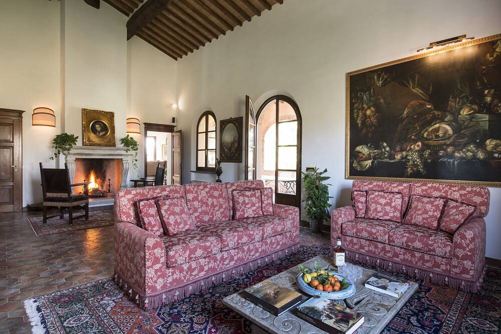 Manor Villa with private pool and Spa surrounded by greenery in Torrenieri, Montalcino