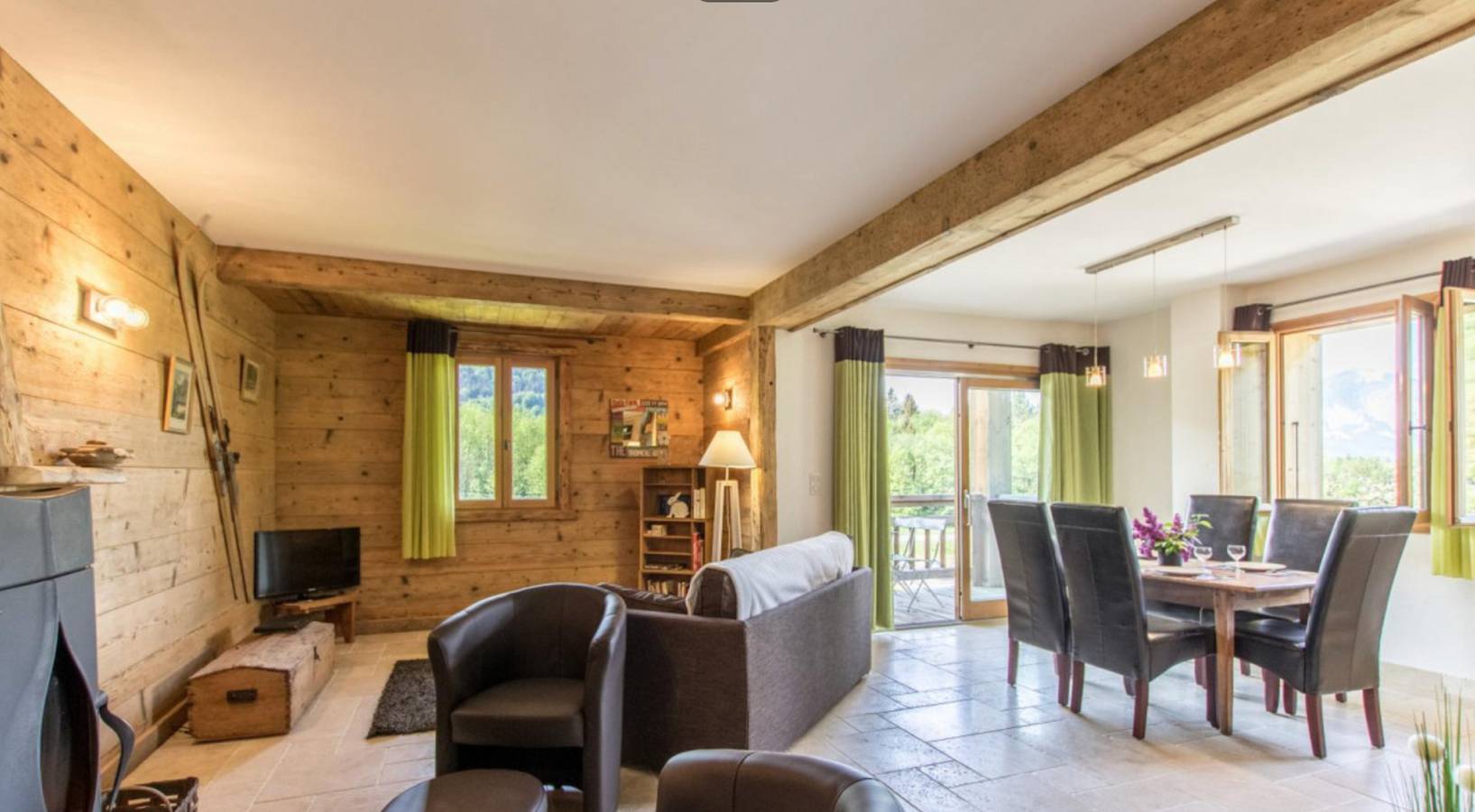 Appartement entier, Appartement 'Le Soli - 5 Pers' avec vue sur les montagnes, jardin privé et Wi-Fi in Taninges, Région de Bonneville