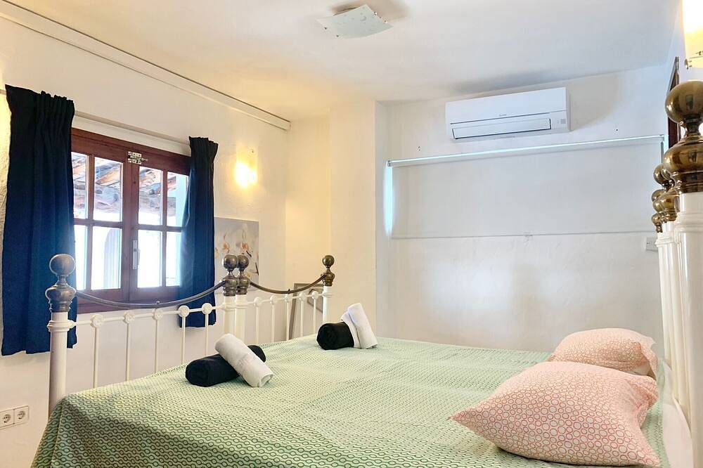 Lovely Six Bedroom villa Sea and Sunset Views in Sant Antoni de Portmany, West Ibiza