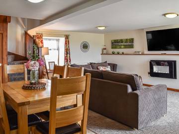 Log Cabin for 6 People in Gwynedd, North-Wales, Photo 4