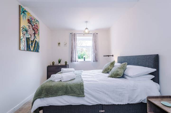 Detached 5 bed property in Grand Manchester