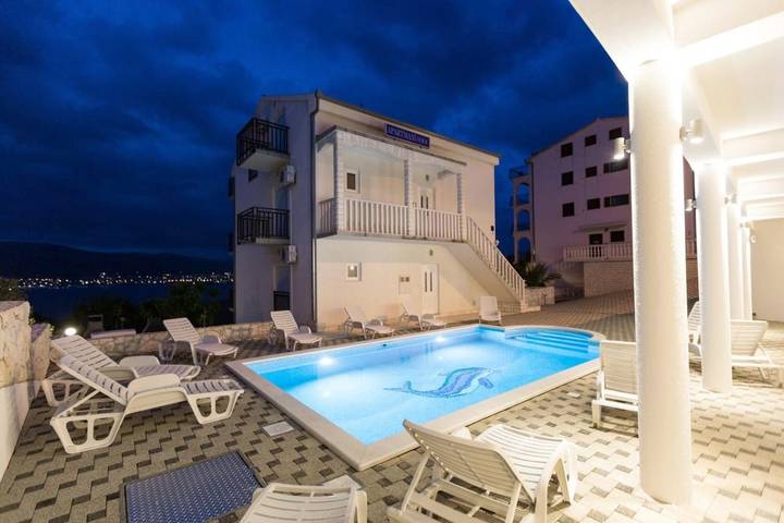 Apartament wakacyjny dla 2 osób, z basen i ogród oraz widok w Okrug Donji