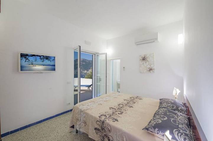 Ganze Wohnung, Schüchterner Praiano mit Blick auf Capri und Positano in Gavitella beach, Praiano