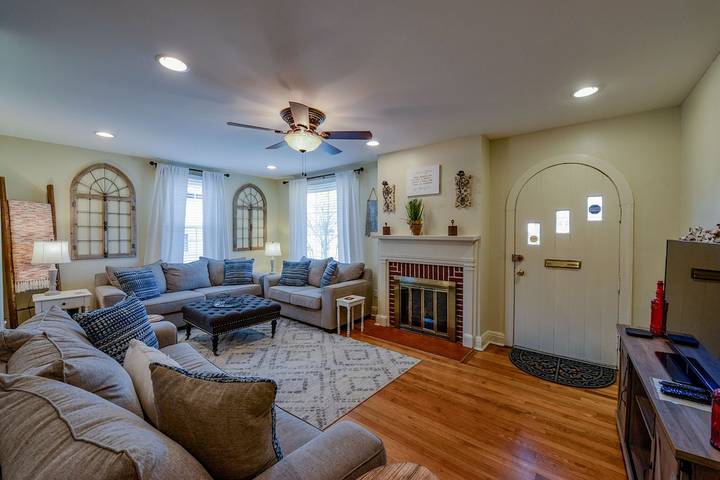 Vacation rental for 12 people, with yard and terrace, with pets in Tuscaloosa