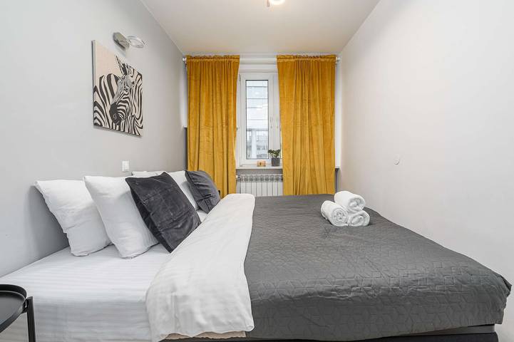 Apartamento entero, Lumina apt near the Palace of Culture and Science in Varsovia Śródmieście, Varsovia