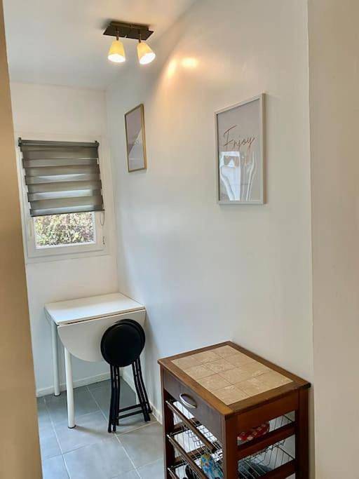 Gîte pour 2 personnes, avec jardin et terrasse à Coutevroult - 4