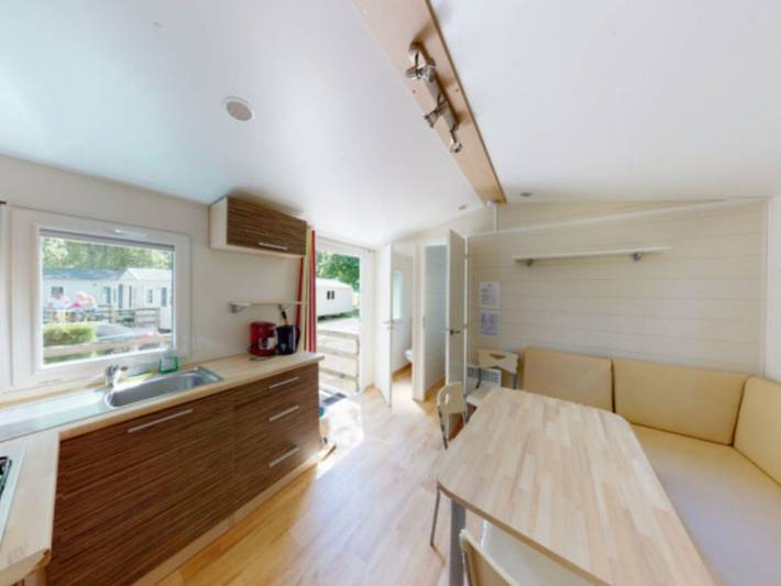 Mobil home pour 4 personnes, avec piscine et terrasse, animaux acceptés à Vic-sur-Cère - 3