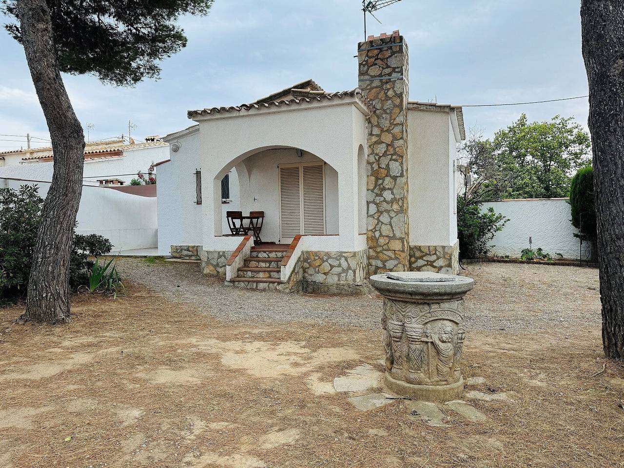 Ferienhaus 'El Pozo - 400m Playa Riells' mit Terrasse, Garten und Balkon in l'Escala, Oberampurien