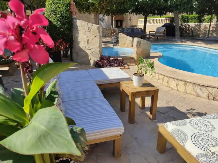 Casa rural para 18 personas, con Balcón/Terraza y Terraza además de Jardín y Piscina en Aleixar - 2