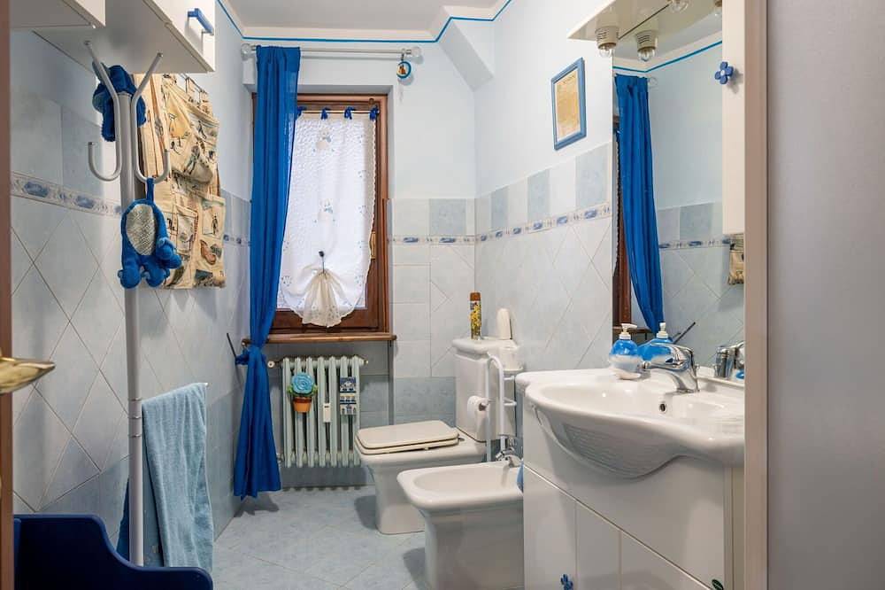 Appartamento intero, Bellissimo appartamento per 4 persone con Wifi, Tv, patio e animali ammessi in Limone Piemonte, Alpi Liguri