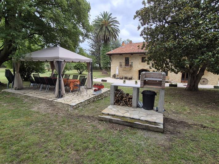 Apartamento para 14 personas, con Balcón y Jardín en Costa de Cantabria