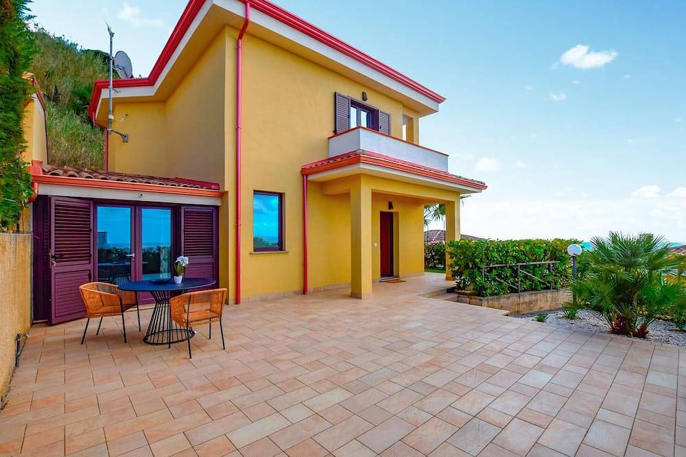 3 bedroom awesome home in Diamante in Diamante, Tyrrhenian Coast Kalabria