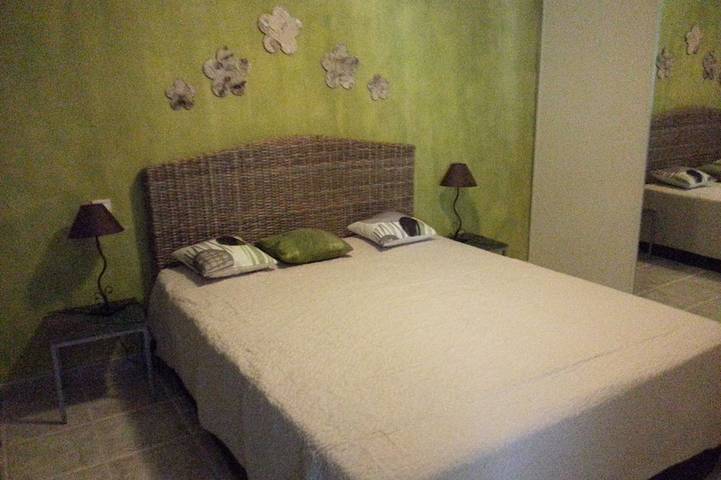 Gîte pour 4 personnes, avec jardin ainsi que piscine et terrasse à Alata - 2