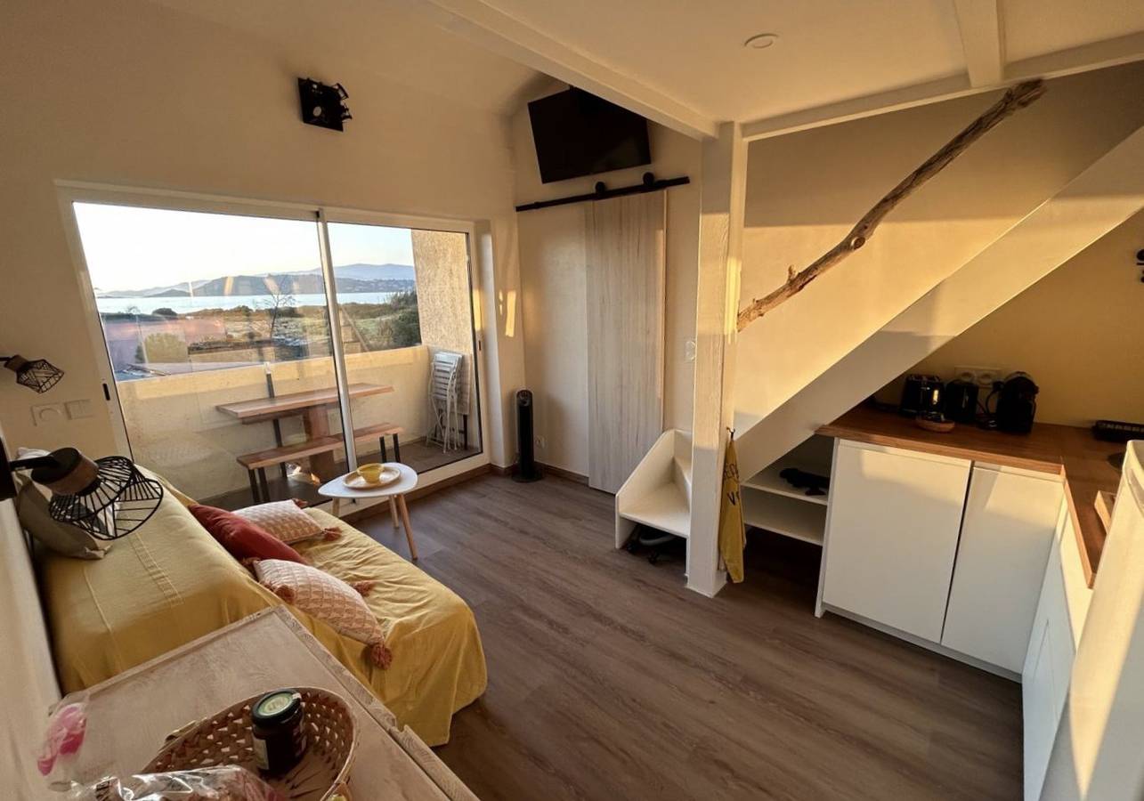 Appartement 4/5 personnes, piscine, vue et accès mer in Tiuccia, Calcatoggio