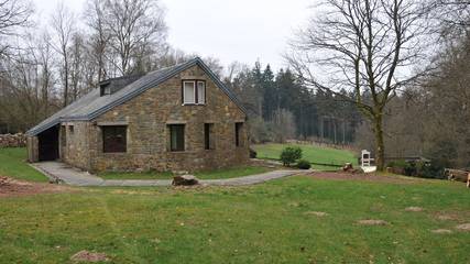 Location de vacances pour 8 personnes, avec jardin à Stoumont