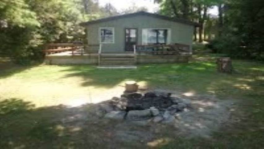 Cabin rentals and lodges for 4 people, with garden and terrace in Lake Ontario (Canada)