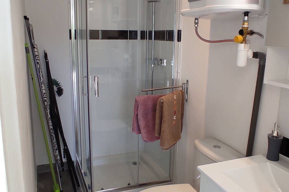 Appartement entier, Studio indépendant neuf in Saint-Martin-de-Crau, Côte méditerranéenne (France)