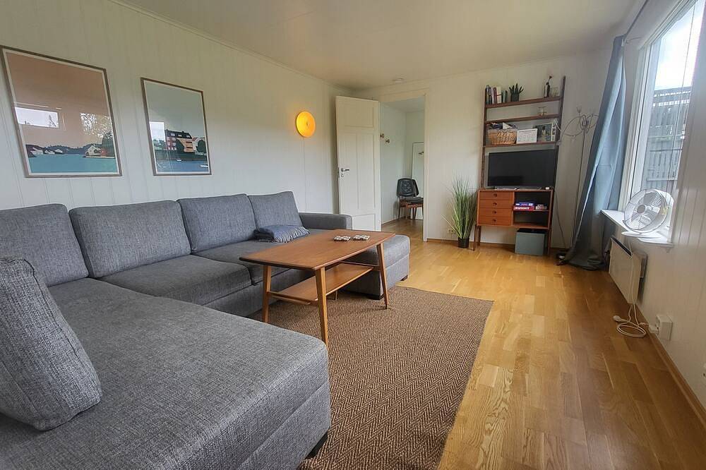 Ganze Wohnung, Spacious Scandinavian-style apartment right by the forest with beautiful views in Kristiansand