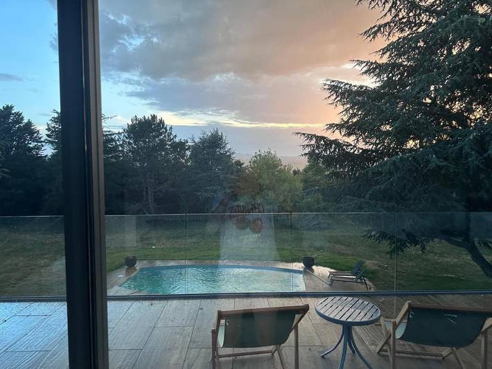 Chambre d’hôte pour 2 personnes, avec Terrasse et Jardin ainsi que Piscine et Vue