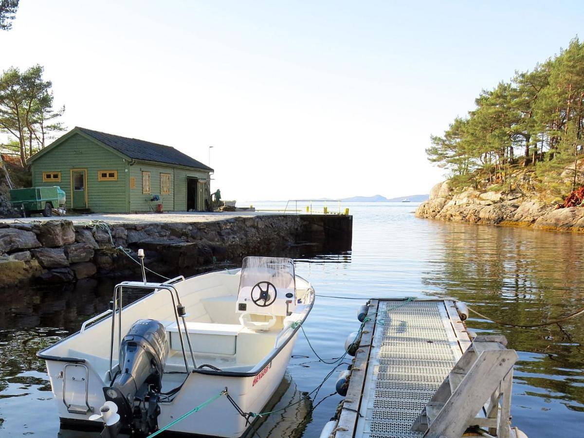 Holiday Home Nesjevik by Interhome in Hyllestad