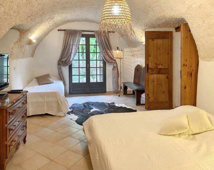 Location de vacances pour 9 personnes, avec piscine et jardin, animaux acceptés à Saint-Julien-de-la-Nef - 2