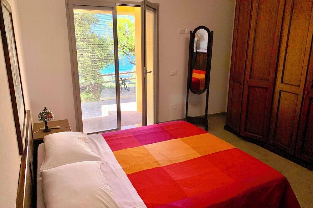 Appartement entier, In relaxation looking at the sea, with pool in Selva (Savone), Commune de Finale Ligure