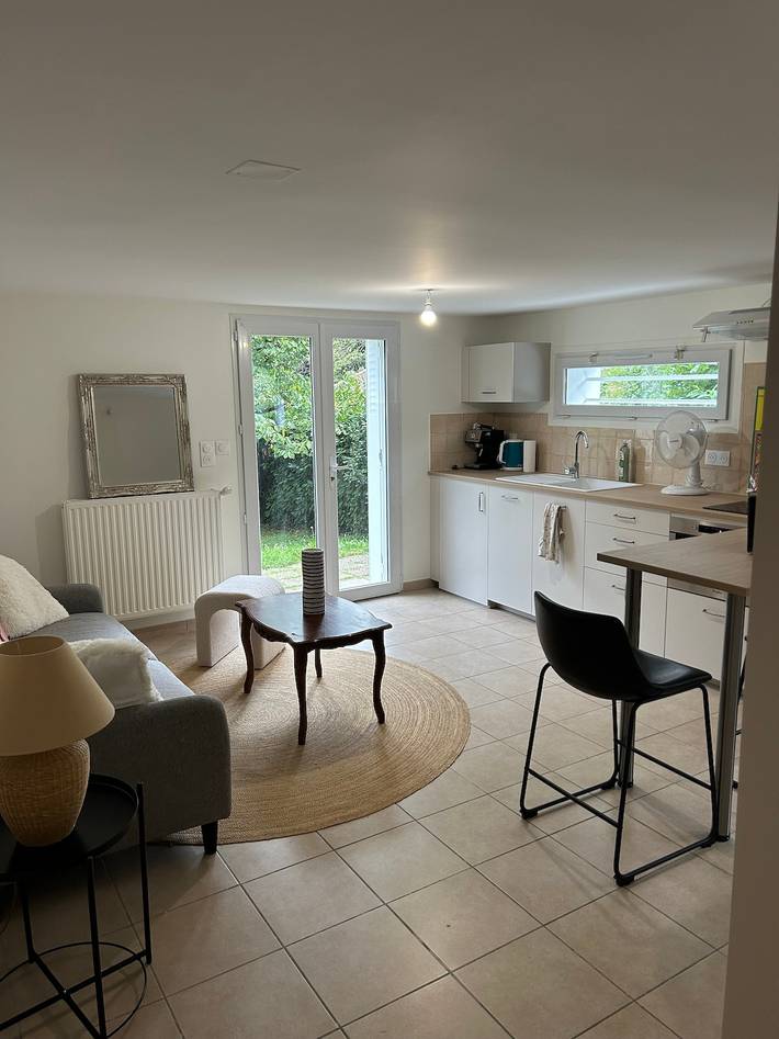 Ganze Wohnung, Charmantes T2-Apartment, 10 Min. vom See, Bergblick, Terrasse, Wlan in Brison-Saint-Innocent, Chambéry und Umgebung