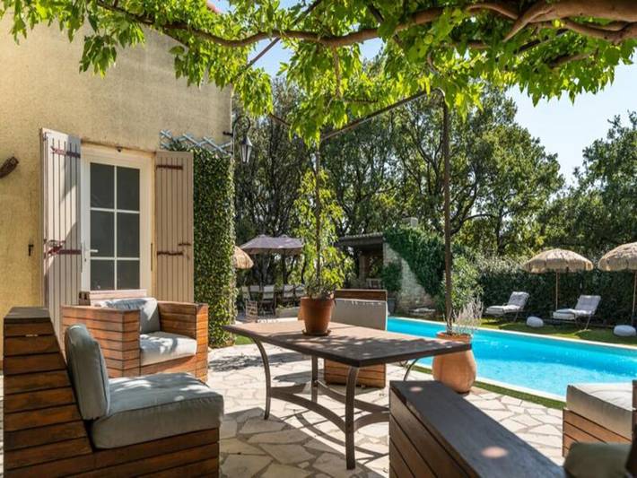 Gîte pour 10 personnes, avec jardin ainsi que terrasse et piscine, adapté aux familles à Vernègues - 3