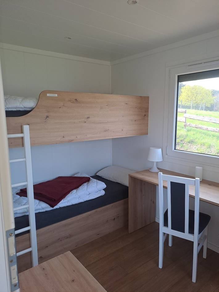 Hel semesterlägenhet, Tiny Home 'Haus Hecht' with Lake View, Wi-Fi, and Air Conditioning in Lohmen, Mecklenburgska sjöarna