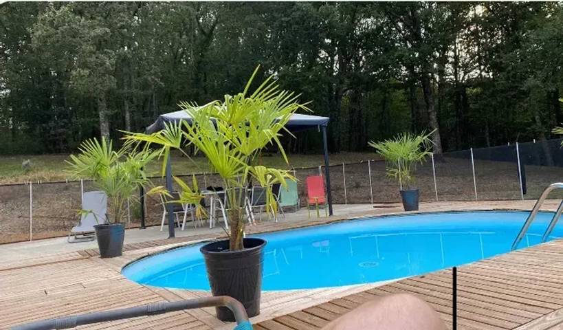 Gîte pour 8 personnes, avec jardin ainsi que terrasse et piscine à Puygaillard-de-Quercy