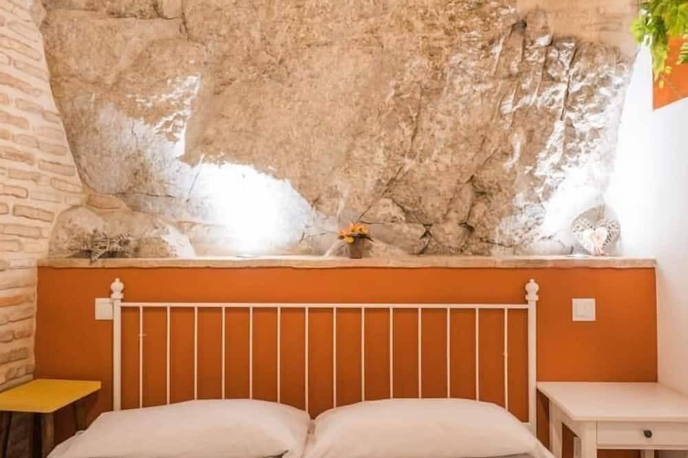 Entire apartment, El Aljibe de San Cipriano in Toledo, Toledo Province