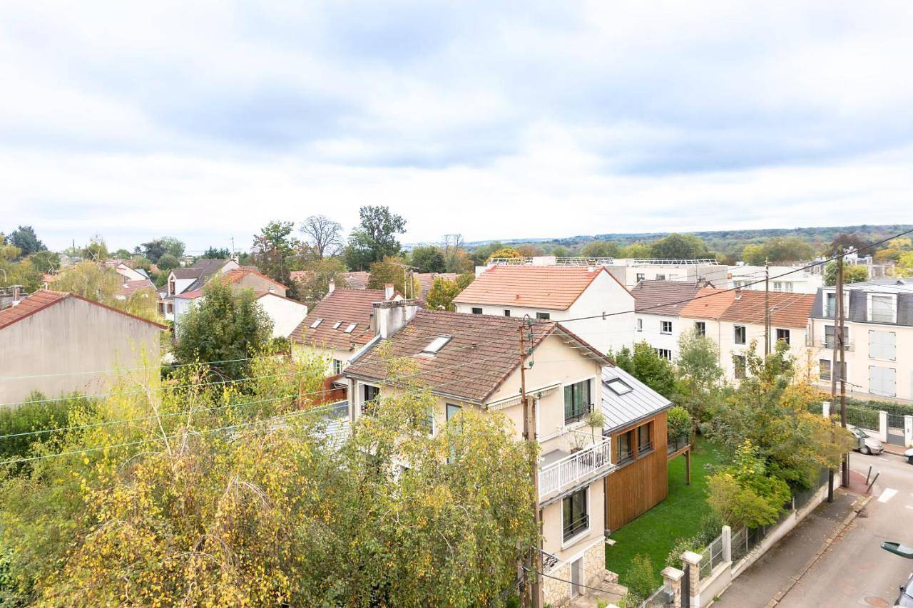 Appartement entier, L'Alma - Tout Équipé & Calme - 15min de Paris & La Défense in Garches, Hauts-de-Seine
