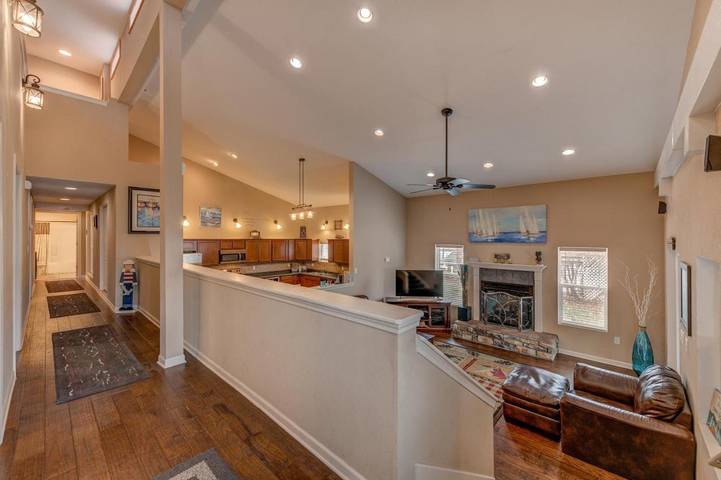 Gîte pour 15 personnes, avec vue ainsi que terrasse et vue sur le lac à Pippin