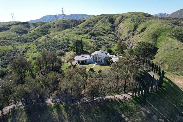 Location de vacances pour 10 personnes, avec bassin pour enfant et piscine ainsi que vue et jardin, animaux acceptés à Loma Linda
