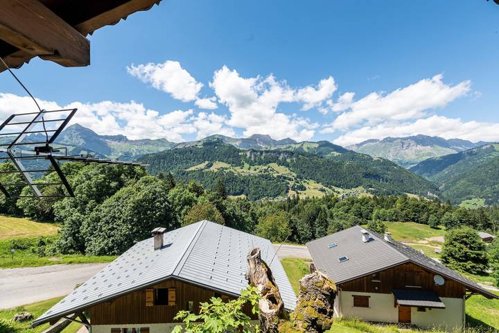 Appartement entier, Appartement 'Les Bouquetins,Piscine Et Aire Jeux' avec vue sur la montagne, jardin partagé et Wi-Fi in Crest-Voland, Région d'Albertville