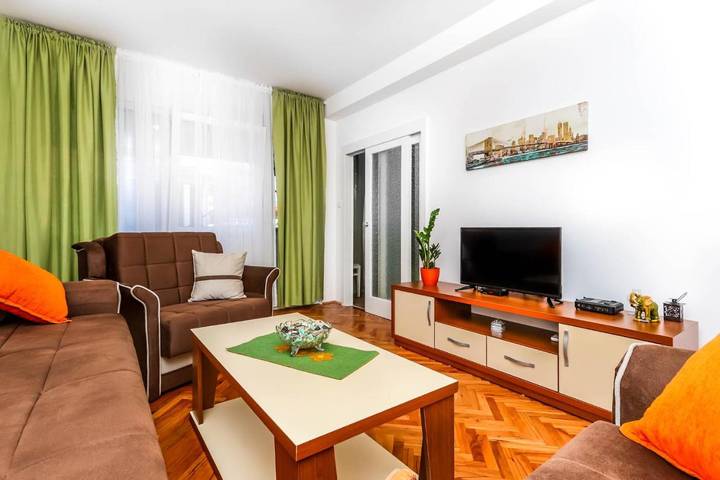 Apartament wakacyjny dla 4 osób, z balkon w Tivat
