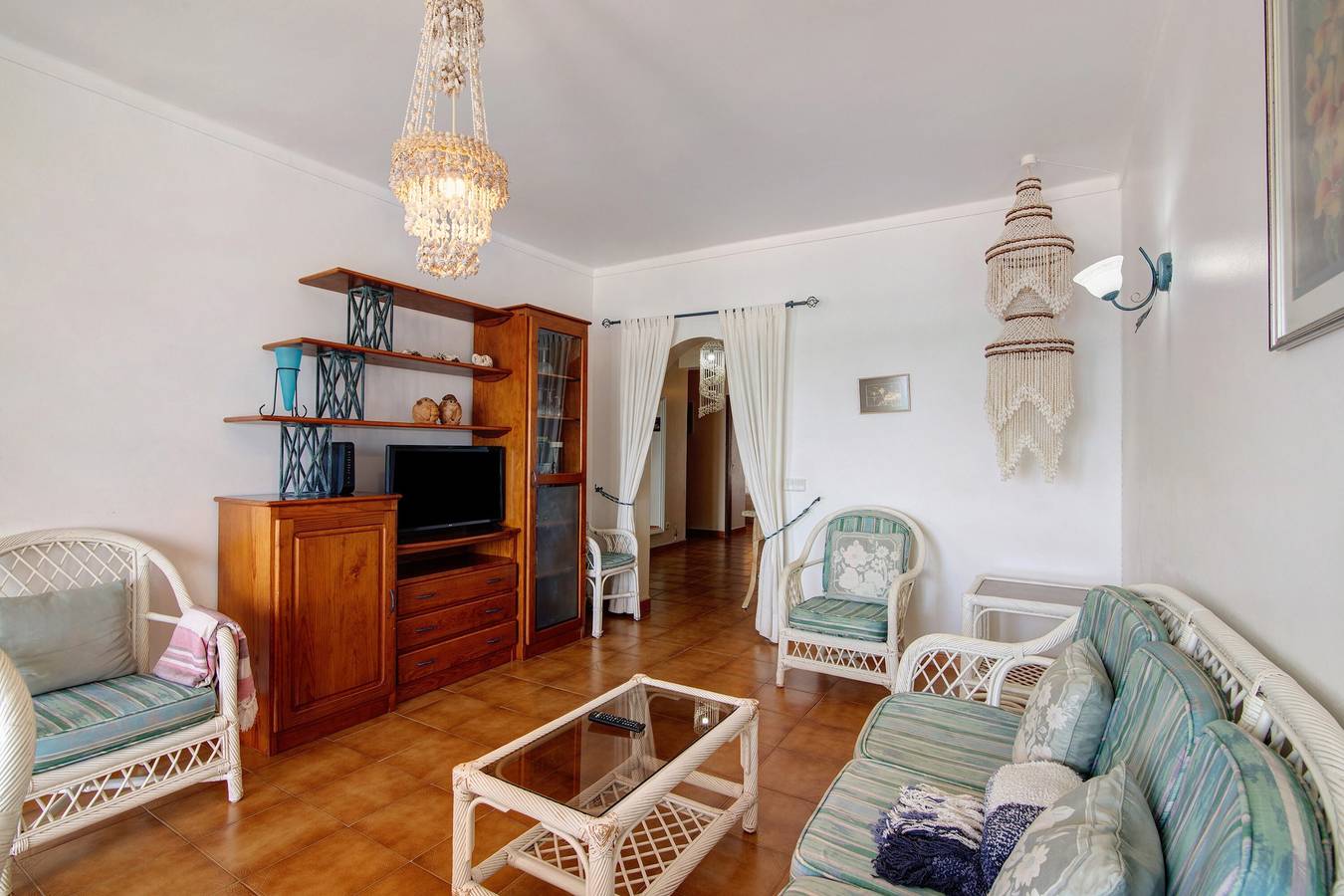 Ganze Wohnung, Ferienwohnung 'Beachfront T2' mit Meerblick und Gemeinschaftspool in Cavacos, Quarteira
